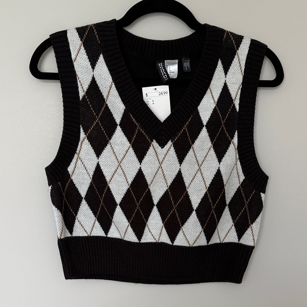 H&M Brown and White Argyle V-Neck Sweater Vest